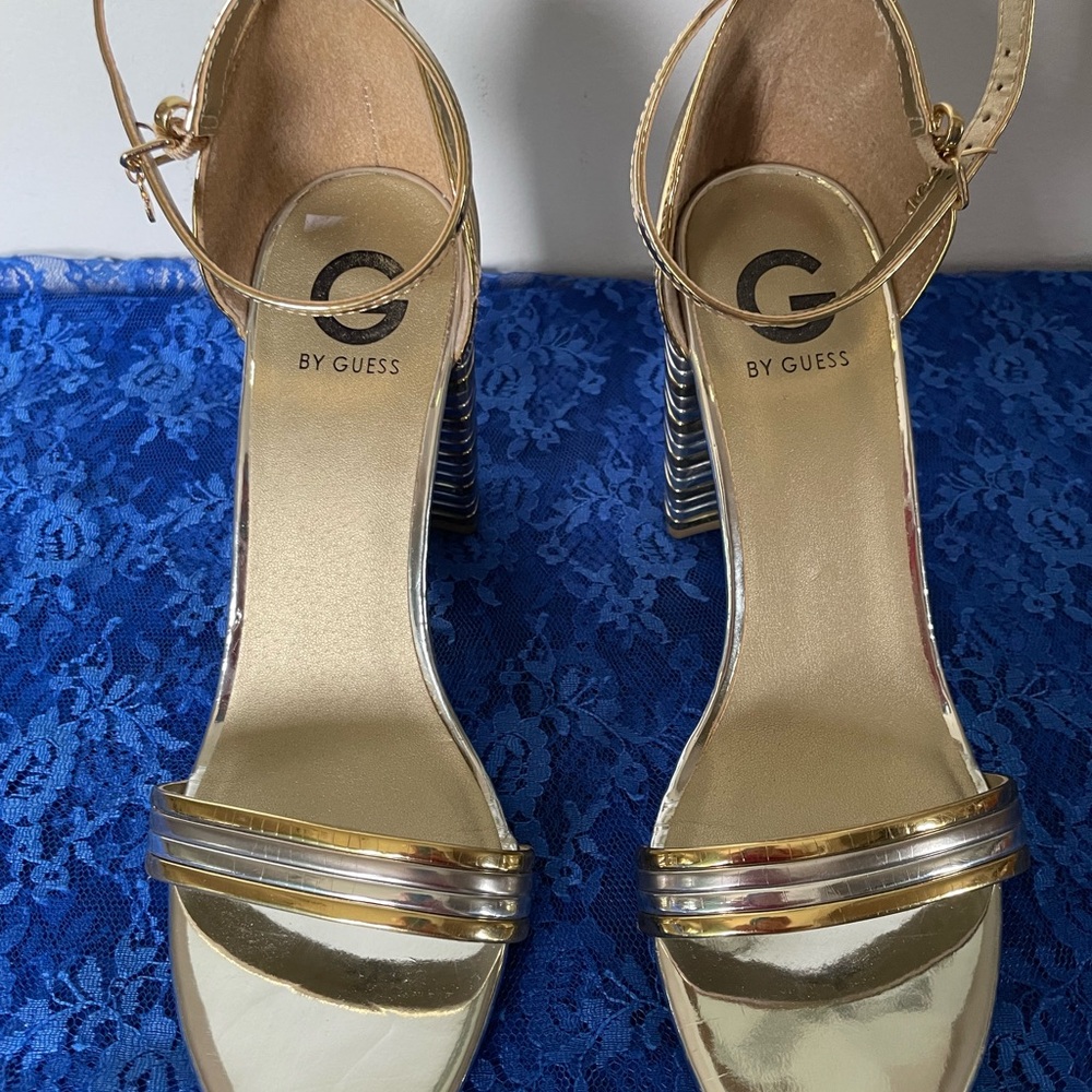 G by GUESS Gold and Silver Shaker Sandals, Size 10 - Picture 3 of 9